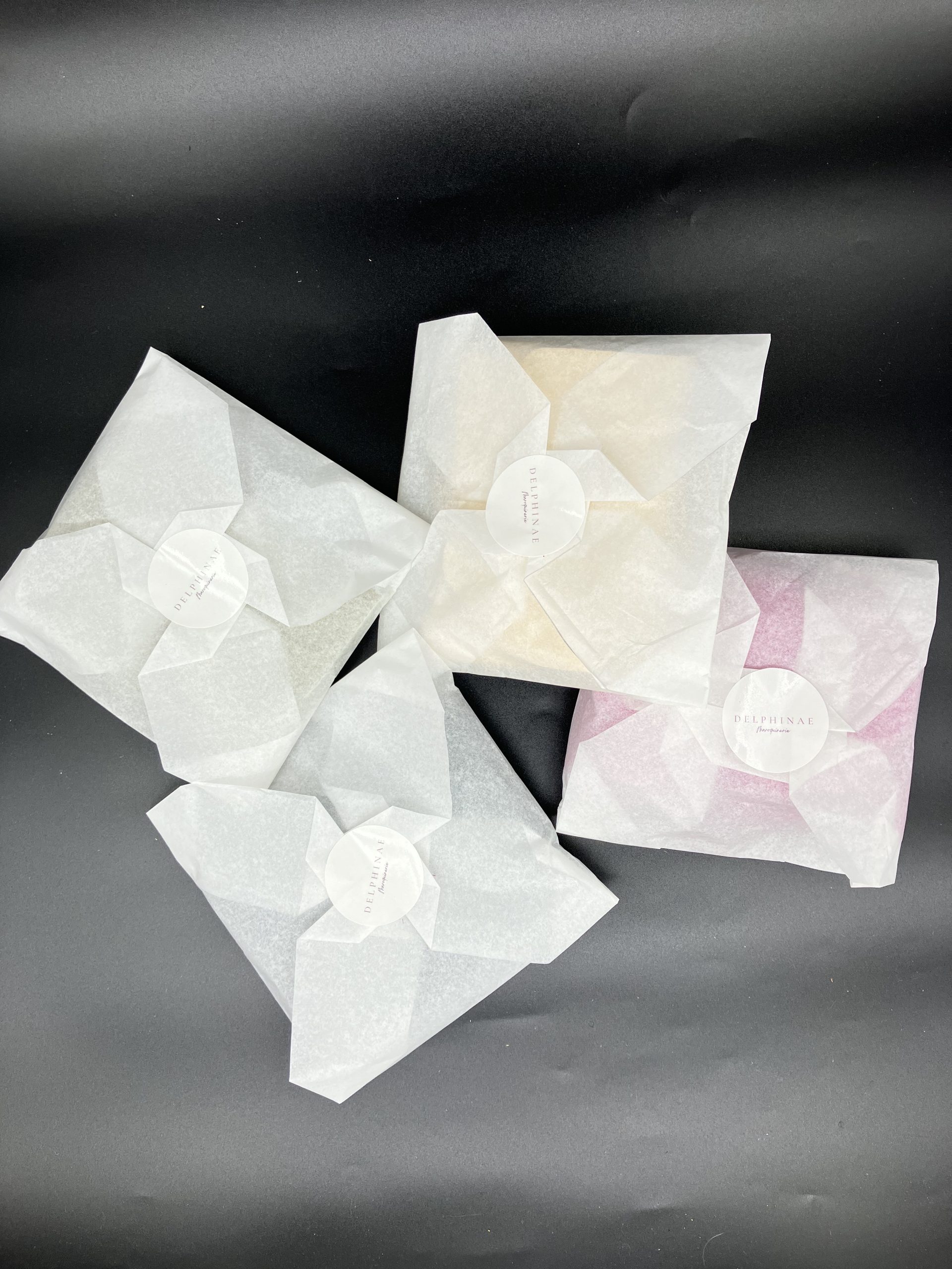 pochettes emballée dans du papier de soie